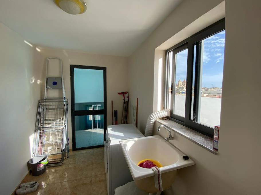 May Flower: Modern Flat Close To Airport/Bus Stops Tarxien Екстер'єр фото