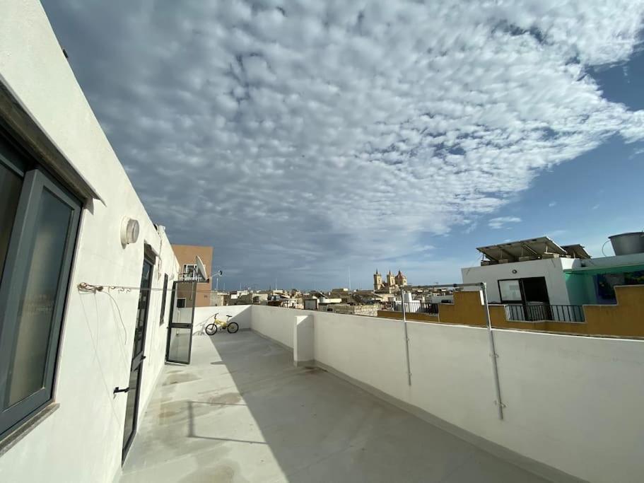 May Flower: Modern Flat Close To Airport/Bus Stops Tarxien Екстер'єр фото