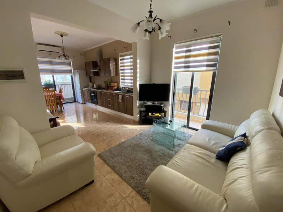 May Flower: Modern Flat Close To Airport/Bus Stops Tarxien Екстер'єр фото